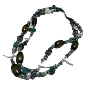 Beautiful Anthropologie shell necklace